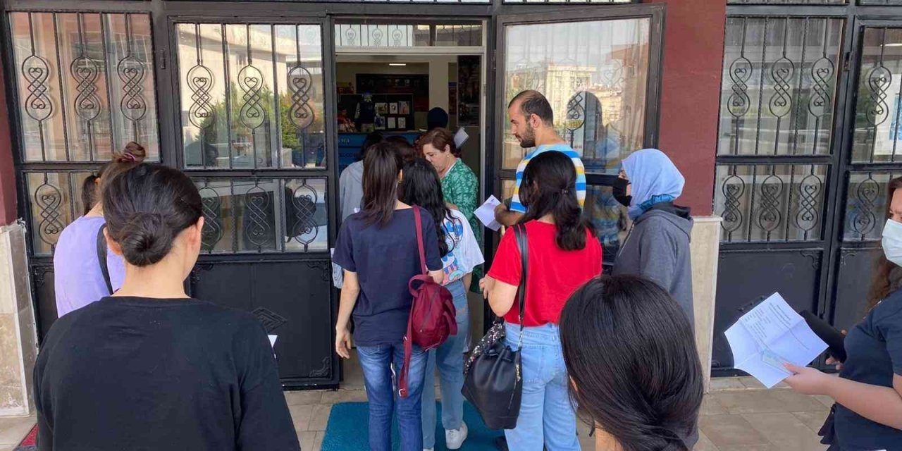 Bayraklı Belediyesi Sosyal Etkinlik Merkezi öğrencileri sınav provası yaptı