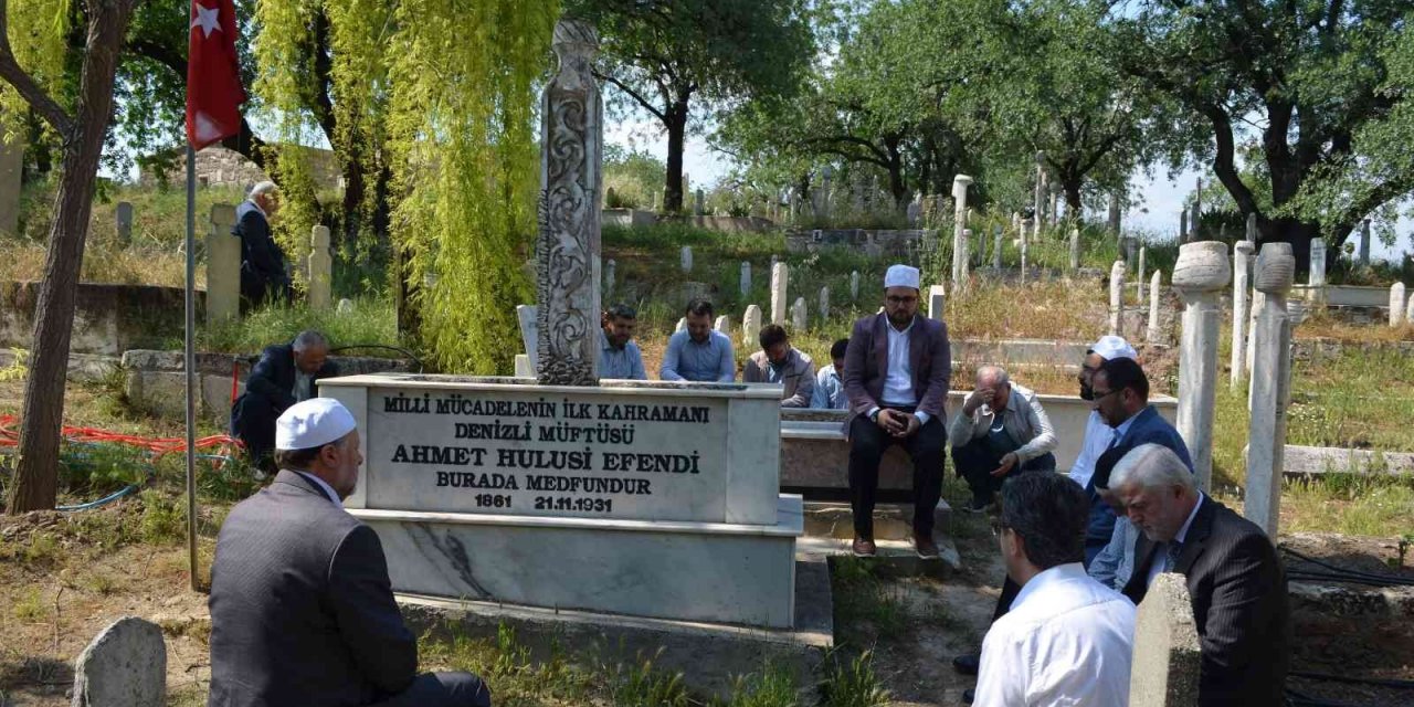 Müftü Ahmet Hulusi Efendi kabri başında anıldı