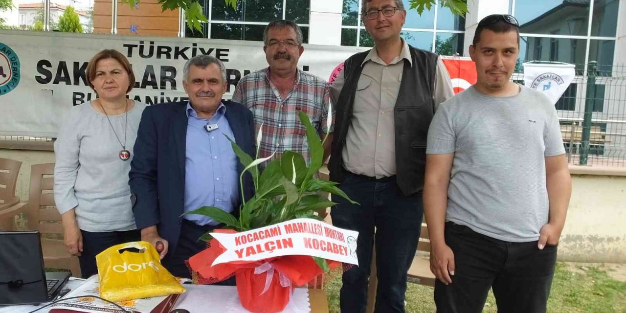 Burhaniyeli muhtar engellileri yalnız bırakmadı
