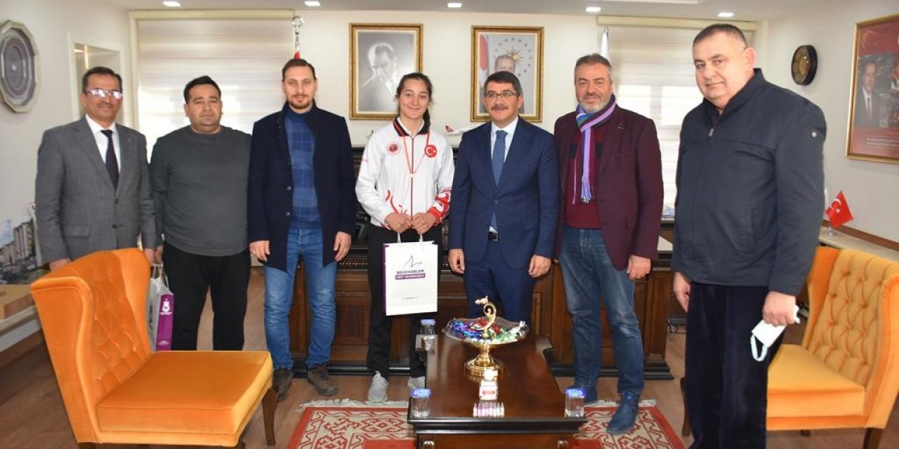 Başkan Çelik dünya şampiyonu Aykoç’u tebrik etti