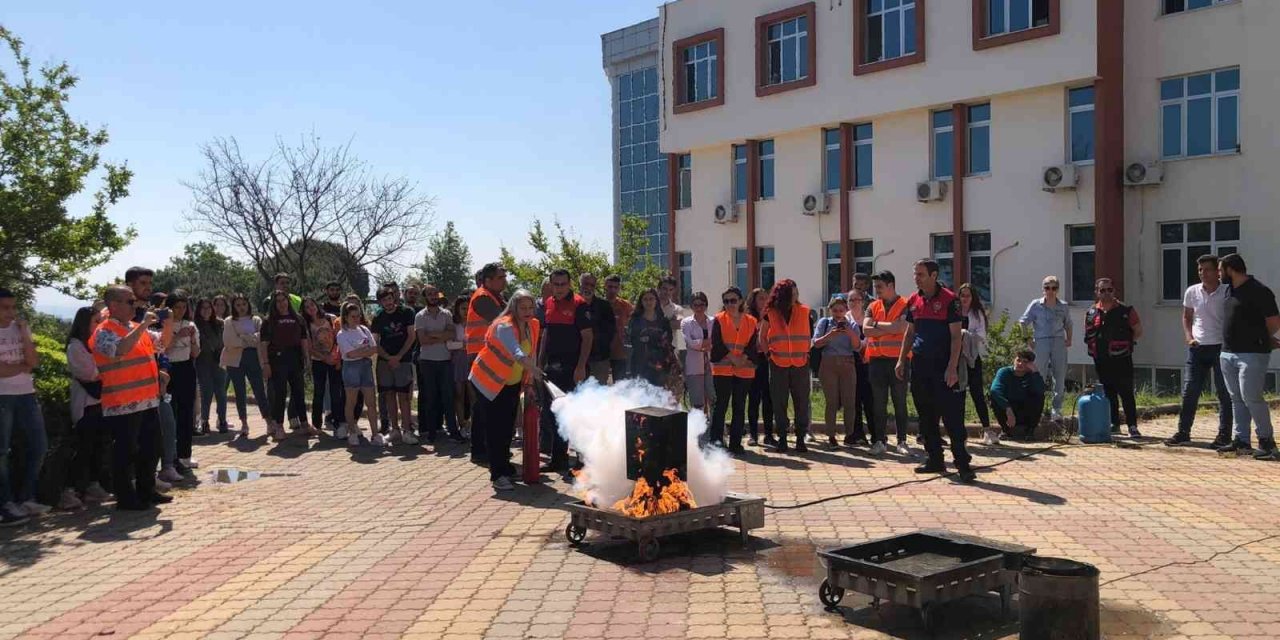 Koçarlı MYO’da Deprem ve Yangın Tatbikatı gerçekleşti