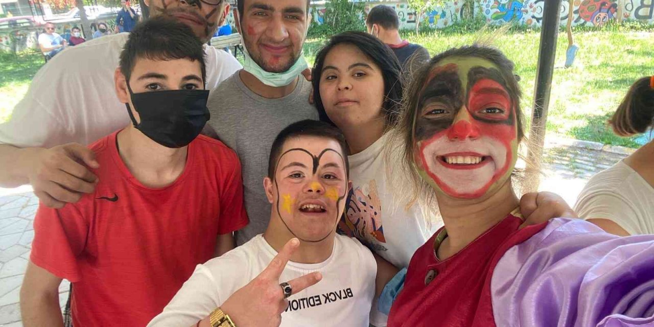 Nazilli Sağlık Hizmetleri MYO öğrencilerinden ‘Engelsiz Eğleniyoruz Projesi’
