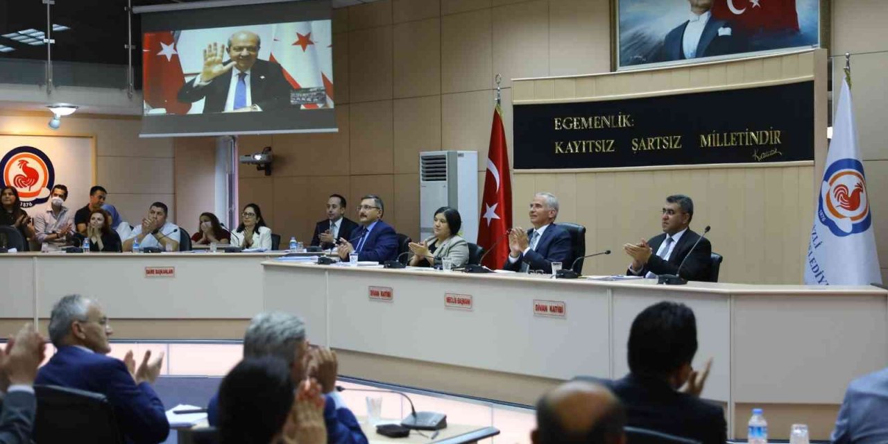 KKTC Cumhurbaşkanı Tatar,  Büyükşehir Meclisine hitap etti
