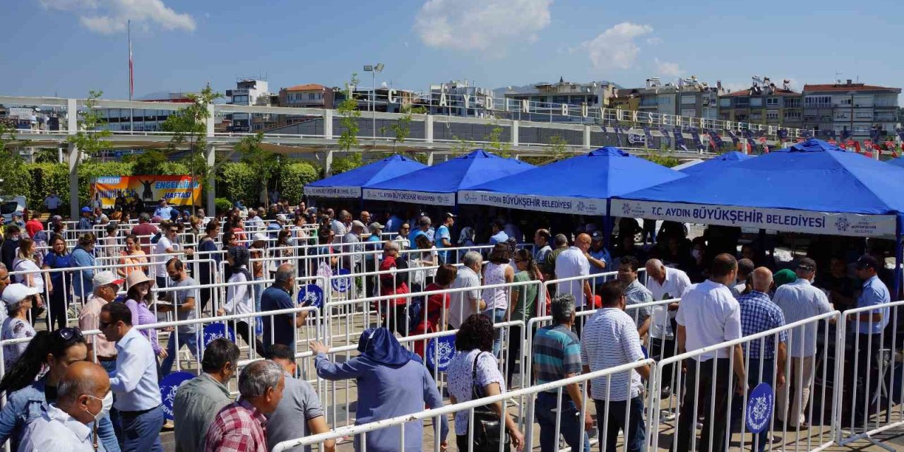 130 bin fideyi yarım saatte bitirdiler