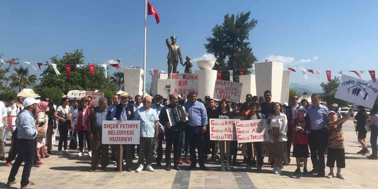Fethiye’de Aile Haftası Farkındalık Yürüyüşü gerçekleştirildi