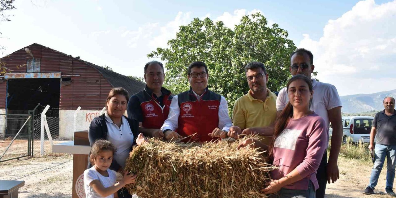 70 kadın üreticiye 700 saman balyası dağıtıldı