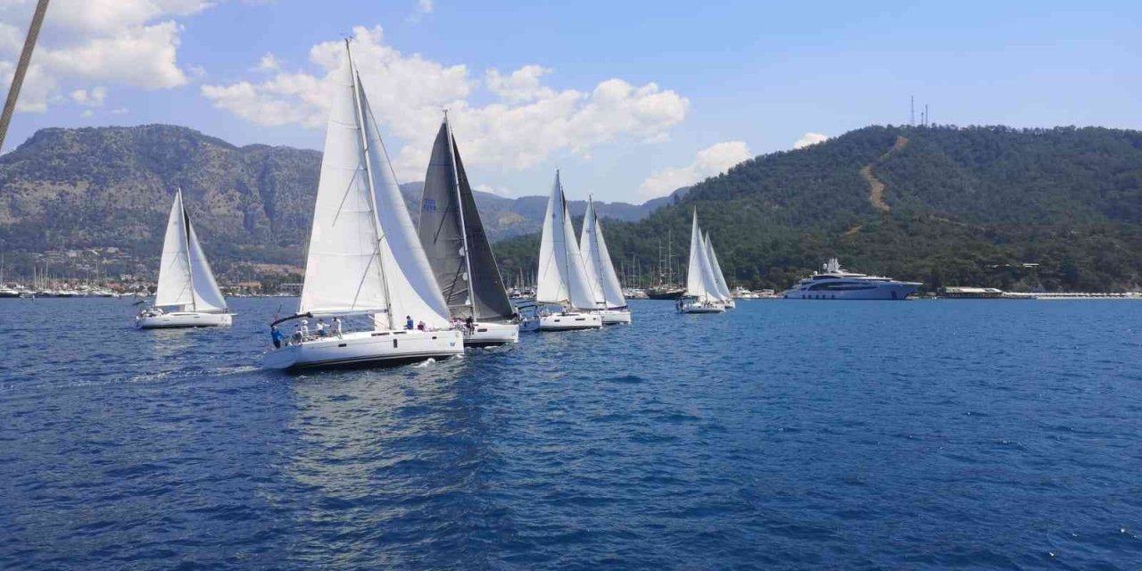 Fethiye’de tekneler Atatürk anısına yarışıyor