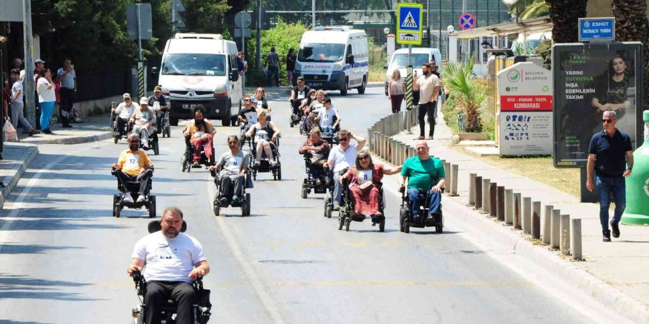 Balçova’da akülü araç farkındalık yarışı