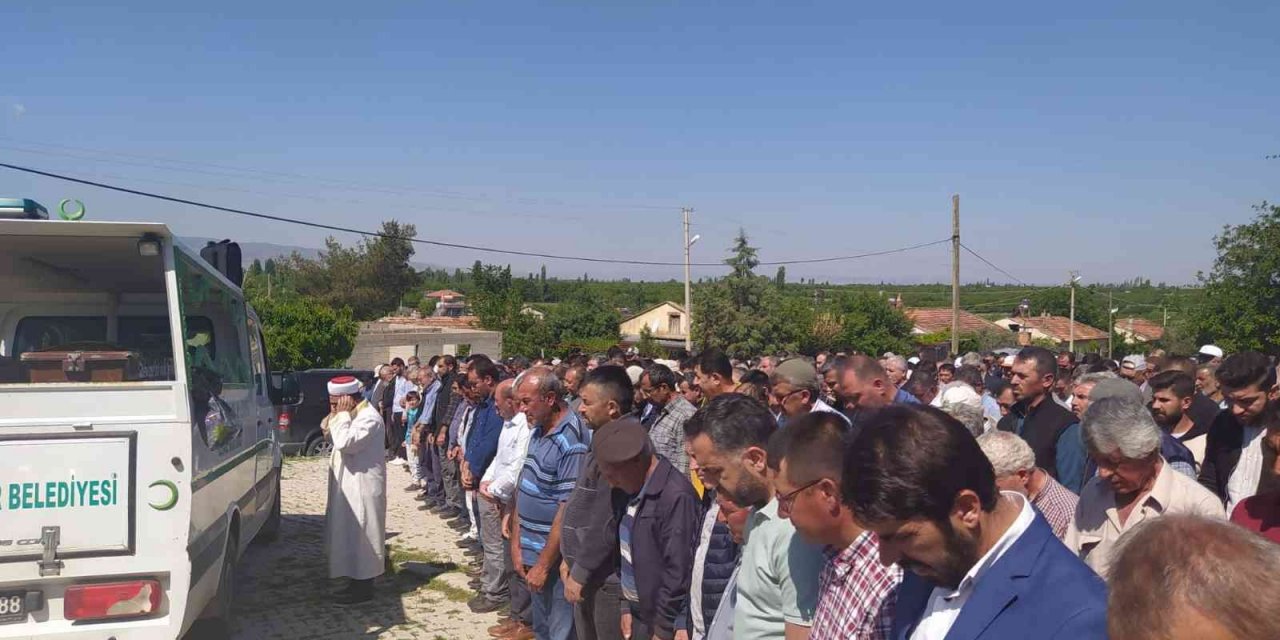 Kazada hayatını kaybeden aile fertleri yan yana toprağa verildi