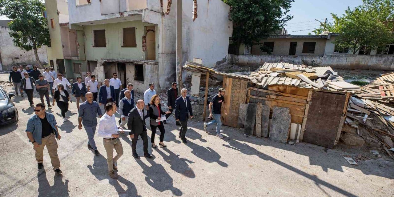 Başkan Tunç Soyer Uzundere’deki çalışmaları inceledi