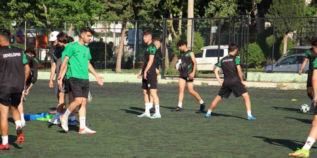 Genç horozlar grup finalleri için hazırlıklara başladı
