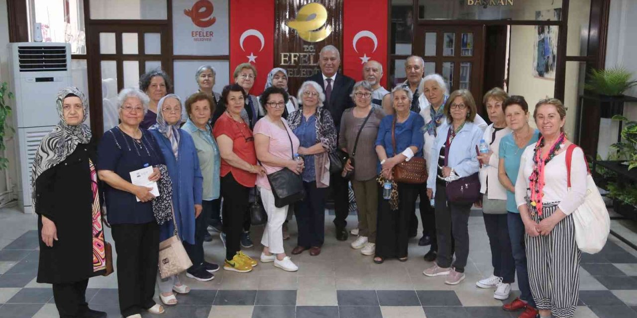 Başkan Atay, emekli öğretmenleri ağırladı