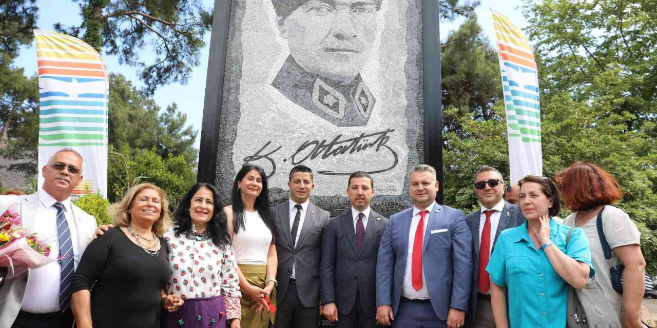25 bin taştan oluşan Atatürk mozaik anıtı açıldı