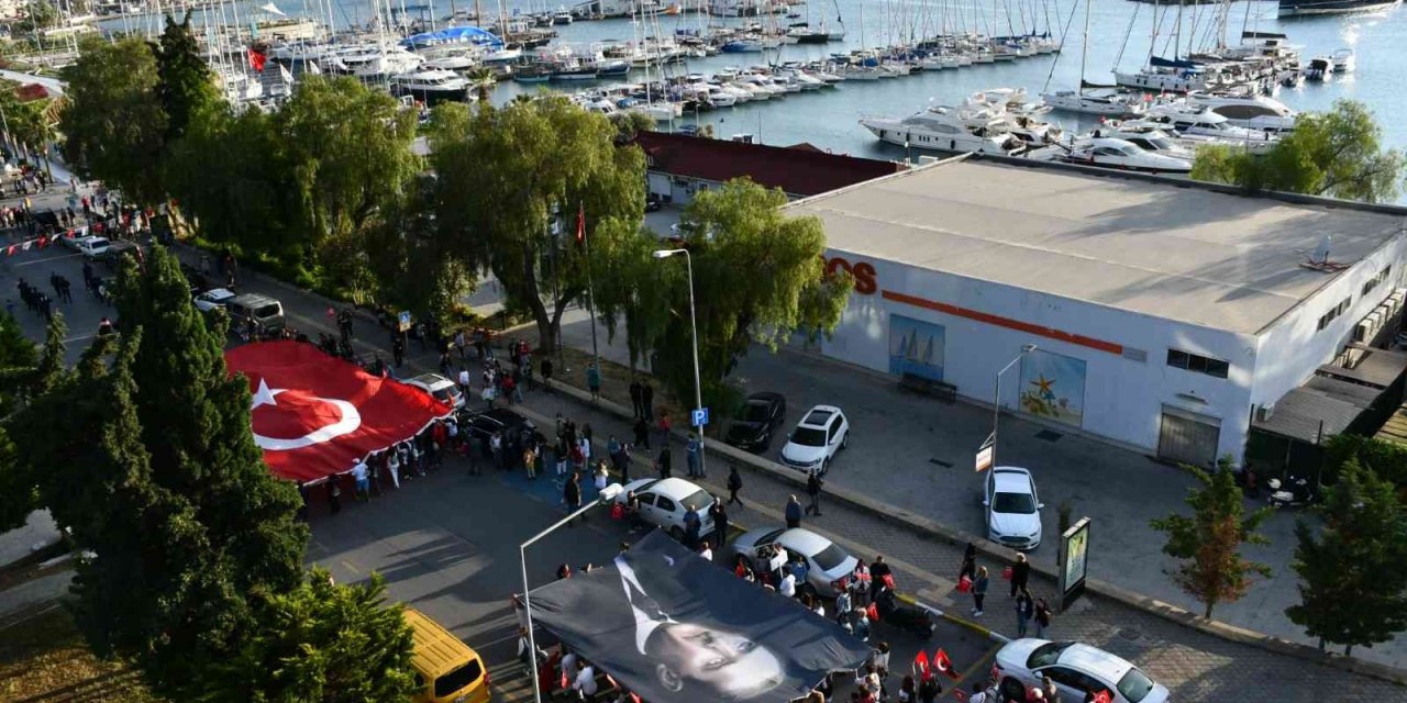 Kuşadası’na Yakışır 19 Mayıs Kutlaması