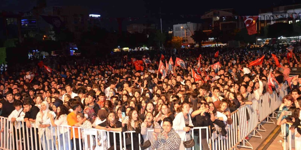 Didim Belediyesi 19 Mayıs’ı Grup “Gripin” ile kutladı