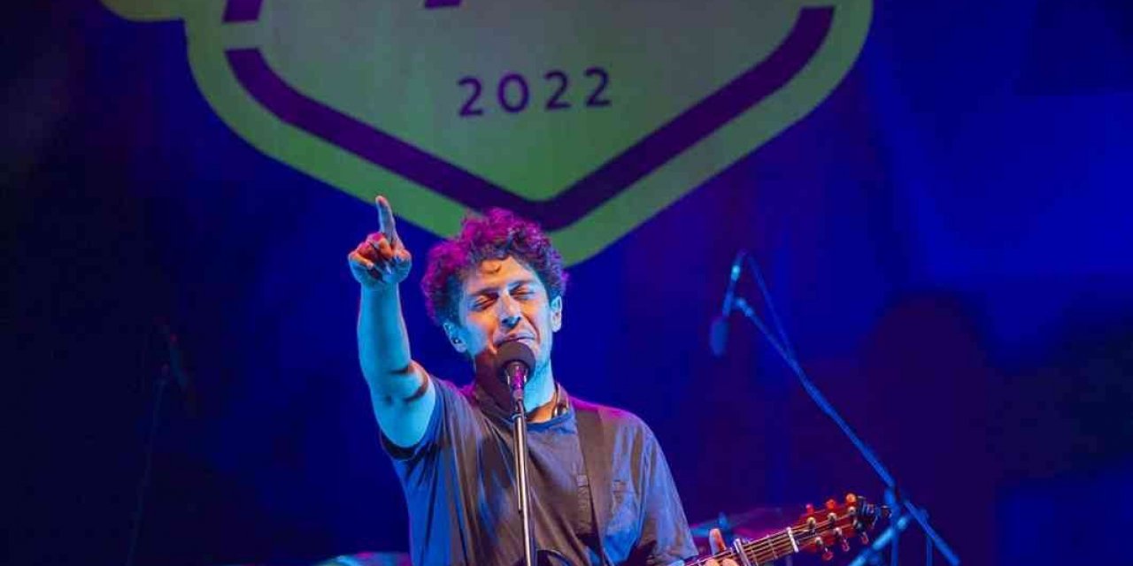 Pinhani İzmir’de gençlere konser verdi