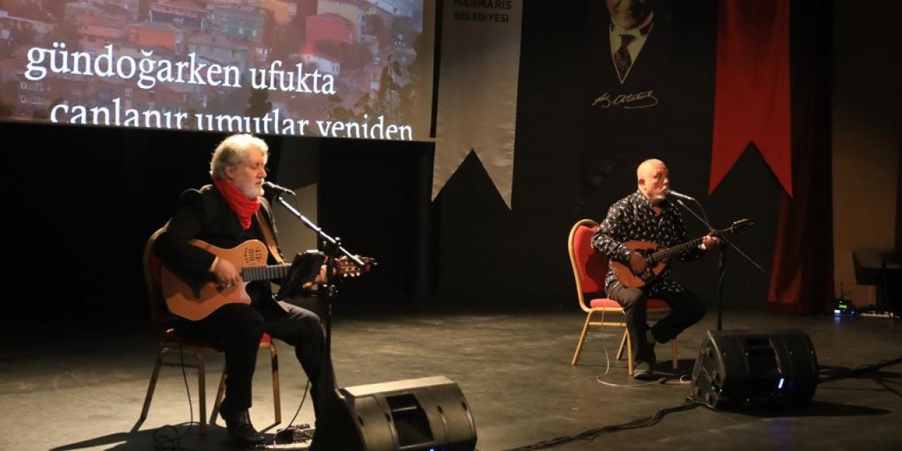 Marmaris’teki 19 Mayıs etkinlikleri Grup Gündoğarken’in müzikli oyunu ile final yaptı