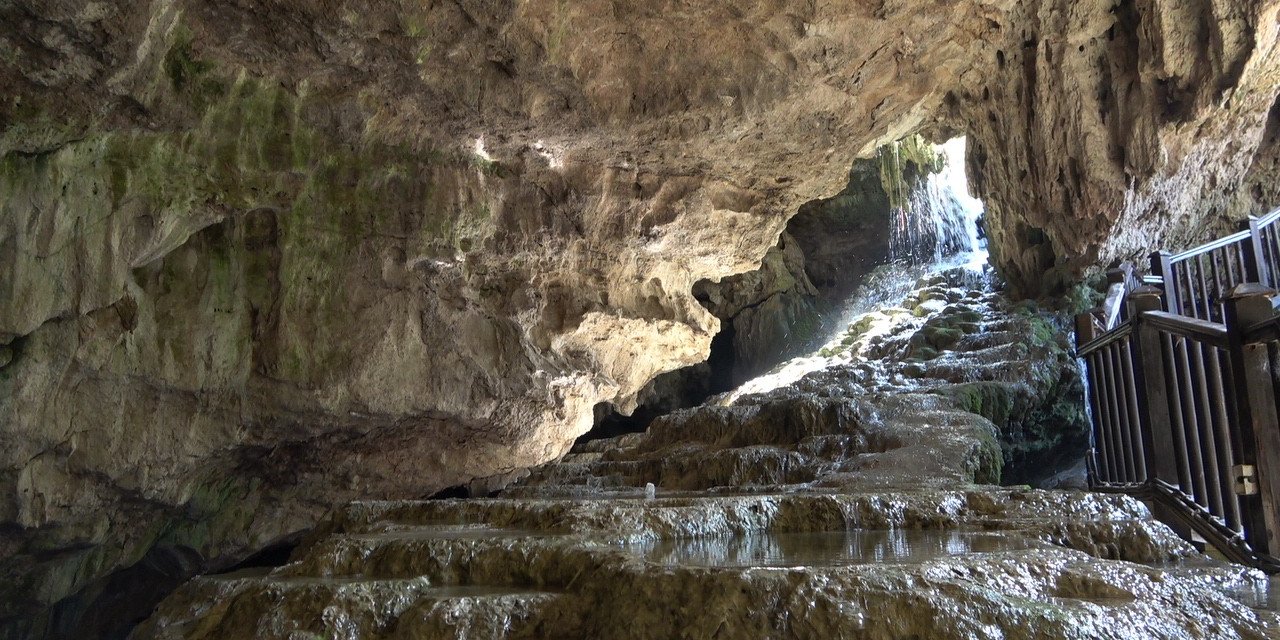 Hintliler yer altındaki gizli cennete hayran kaldı