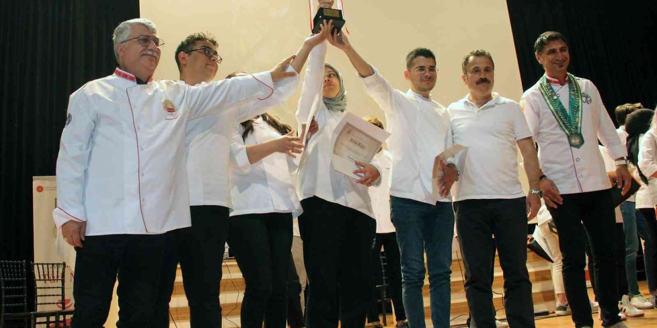 Aşçılık öğrencileri hem oynadı, hem yarıştı