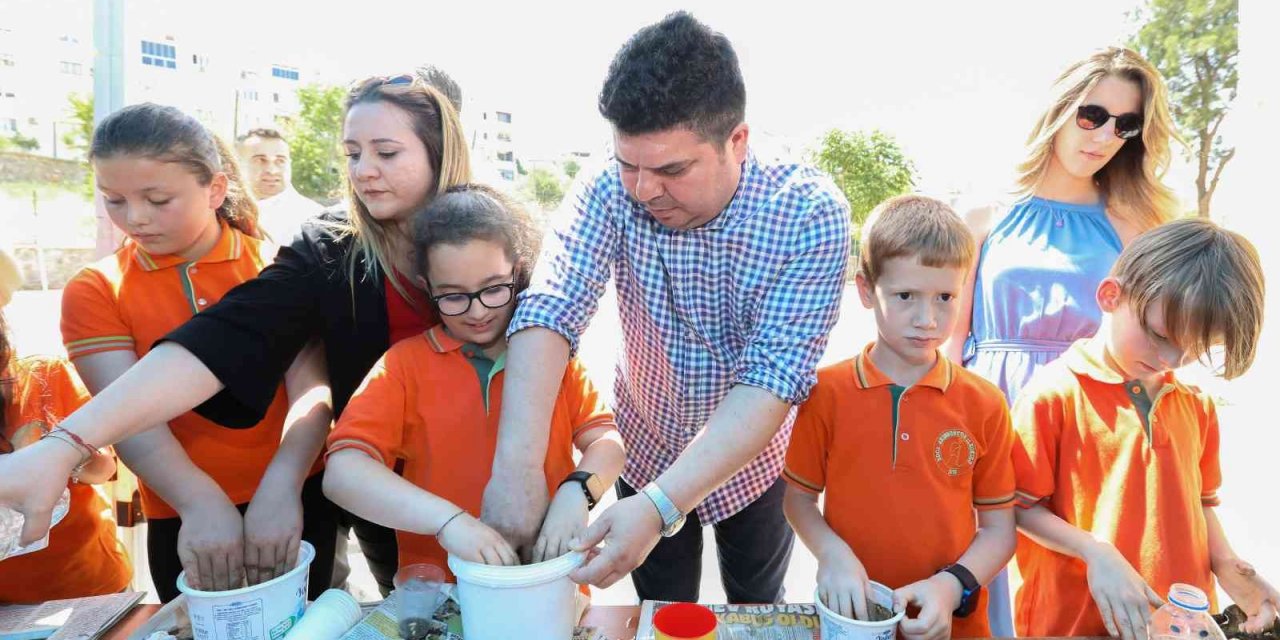 Bucalı çocuklar Başkan Kılıç’la “tohum topu” yaptı