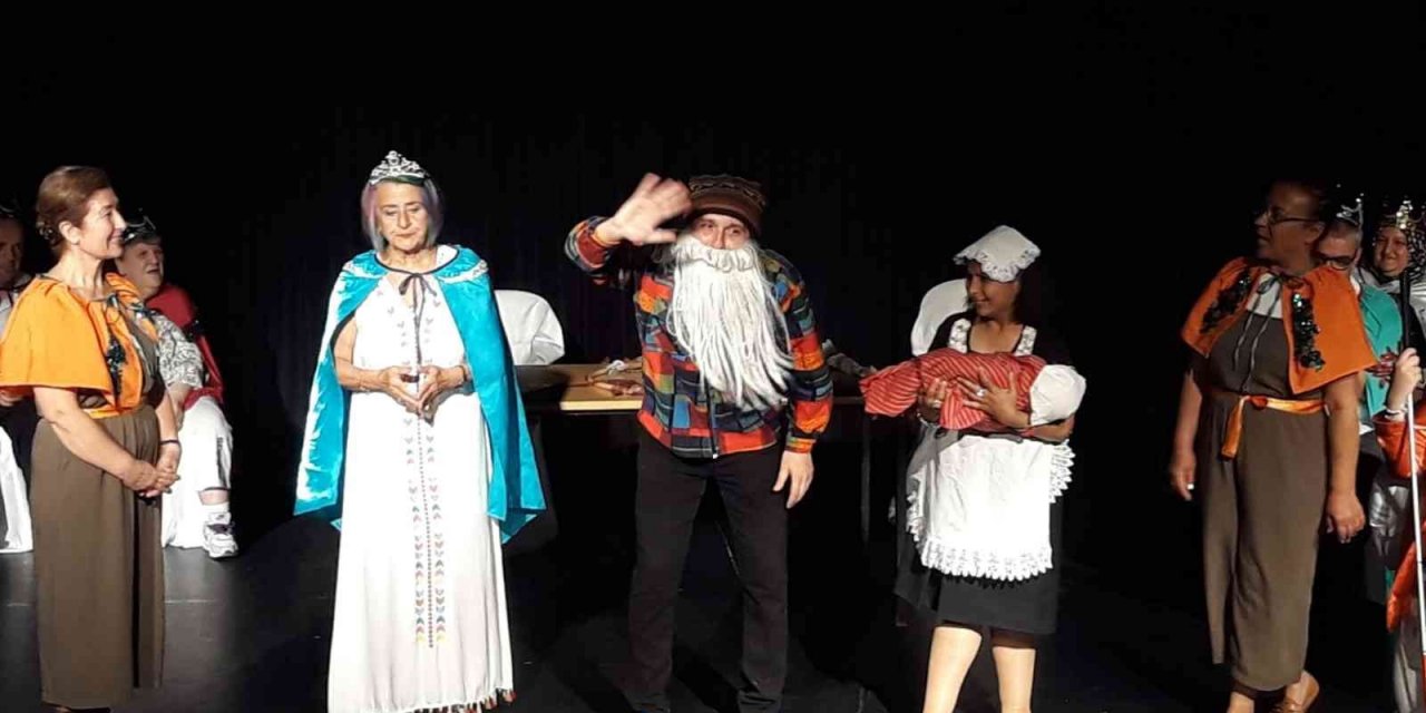 Engelsiz tiyatrodan salon dolduran performans