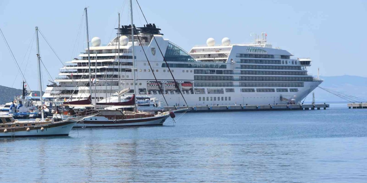 Dev yolcu gemisi 268 yolcusuyla Bodrum’a geldi