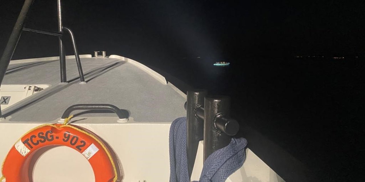 İzmir açıklarında 25 düzensiz göçmen kurtarıldı