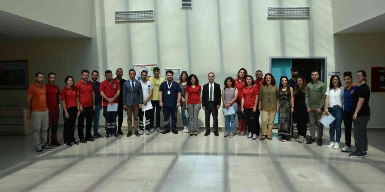 UMKE personeli olmaya hak kazanan personele sertifikaları takdim edildi