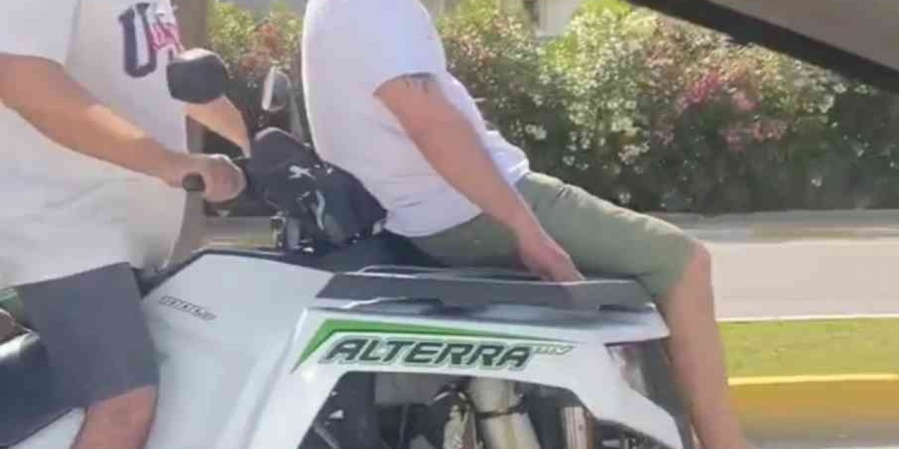 ATV motosiklet ile yolda giden 4 kişi yürekleri ağza getirdi