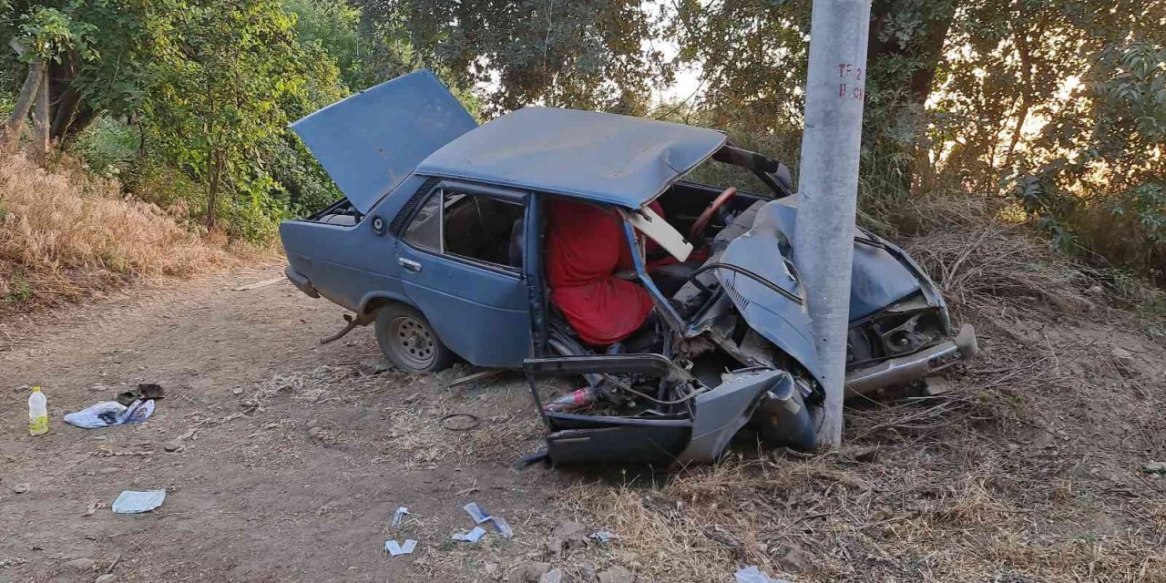 15 yaşındaki iki çocuk  çaldıkları araçla kaza yaptı