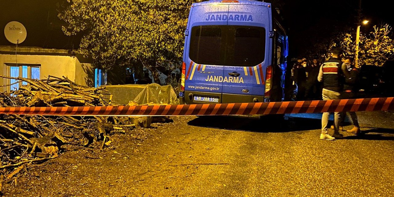 Amcasını ve kuzenlerini, kardeşinin vurduğunu öne sürdü