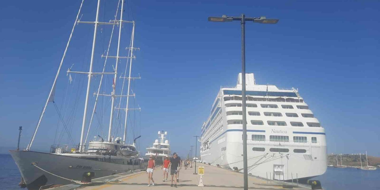 2 gemiyle 464 yolcu geldi