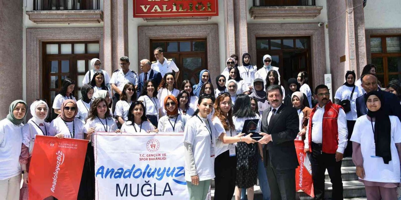 Aksaraylı öğrenciler tarihi ve turistik ilçeleri gezdi