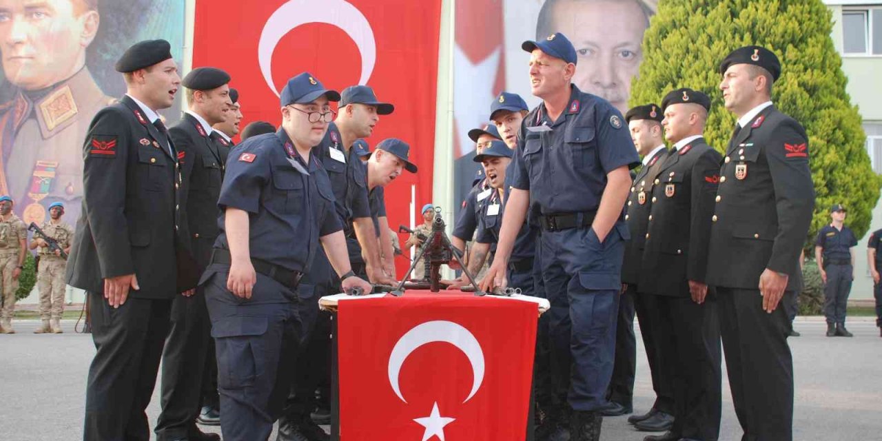 Engelli gençler çakı gibi asker oldu