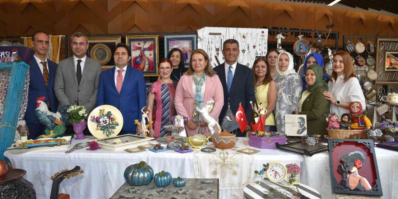 Hayat boyu öğrenmeye devam eden kursiyerlerin eserleri görücüye çıktı