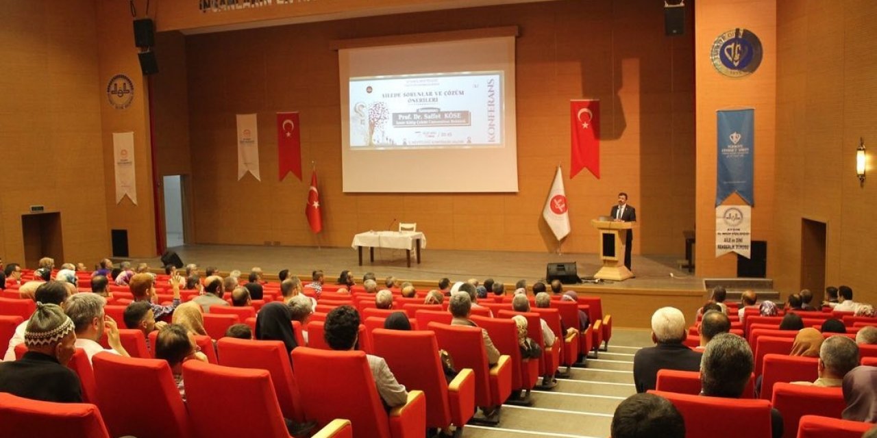 Aydın’da ’Ailede Sorunlar ve Çözüm Önerileri’ konferansı düzenlendi