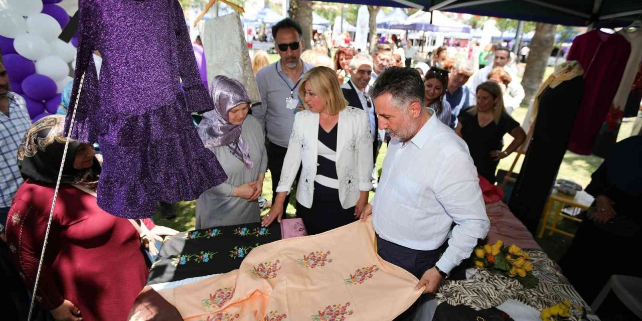 Bayraklı’nın üreten kadınları el emeklerini sergiledi
