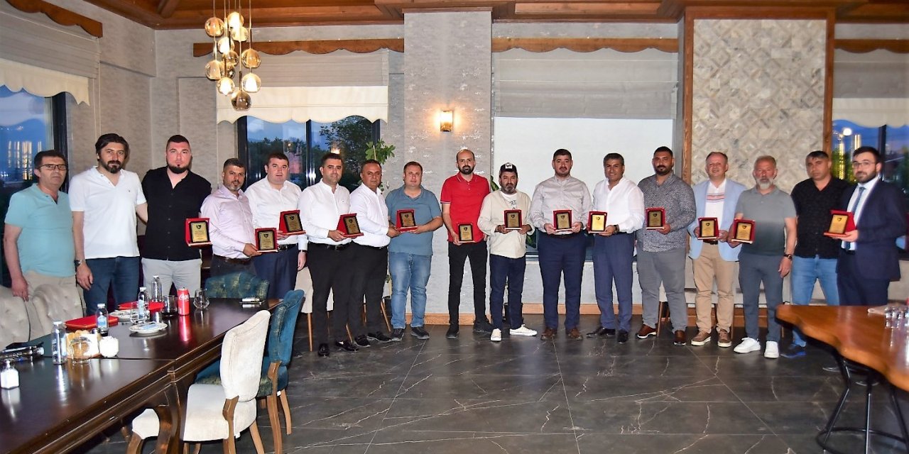 Denizlispor’a destek veren yöneticiler onurlandırıldı