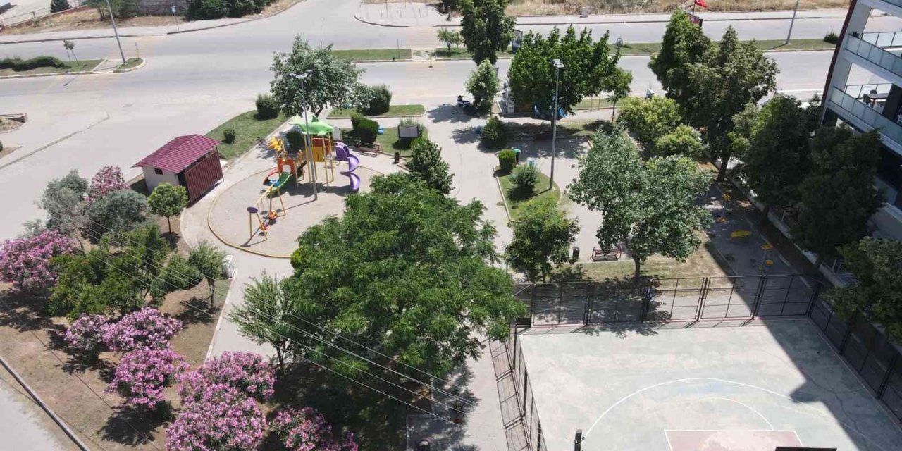 Nazilli’deki parklarda aydınlatma sistemleri yenileniyor