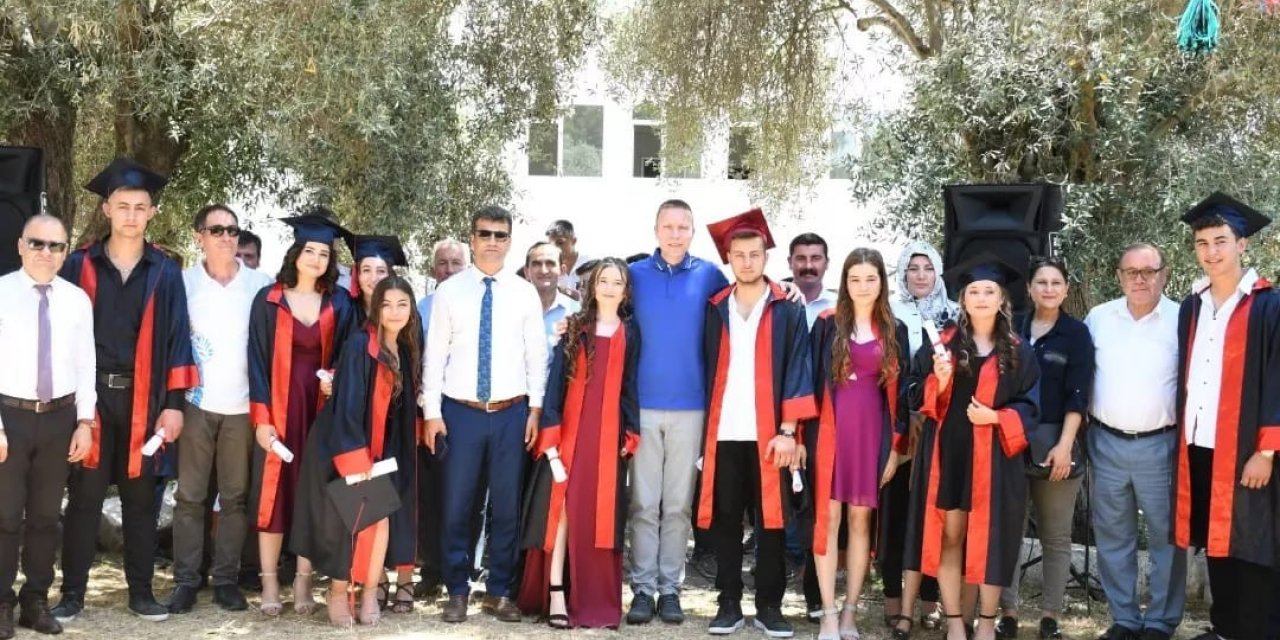 Milas Selimiye’de lise öğrencileri mezuniyet sevinci yaşadı