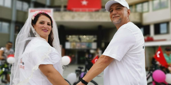 Bisiklet tutkunu çift bu sefer ’mutluluğa’ pedal çevirdi