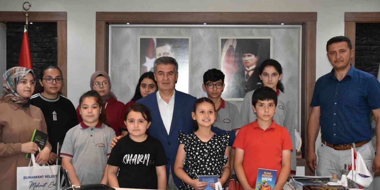 Başkan Erol’dan başarılı öğrencilere ödül