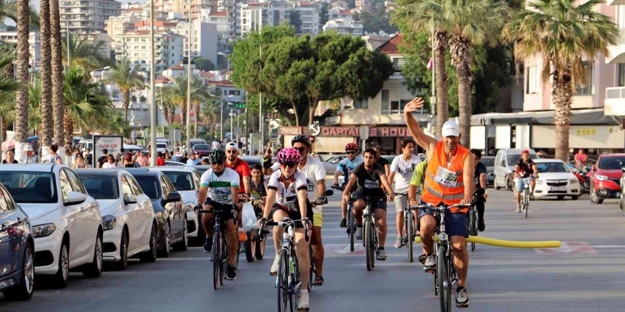 Kuşadası’nda daha temiz bir dünya için pedal  bastılar