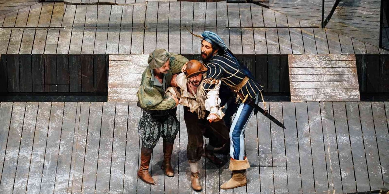 Uluslararası Tiyatro Festivali’nde perde açıldı