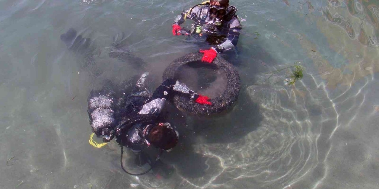 Sahil Güvenlik ve polis dalgıçları Kadın Azmağını temizledi