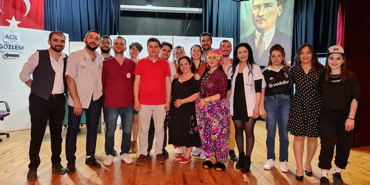 Nazilli’de sağlık çalışanlarından tiyatro gösterisi