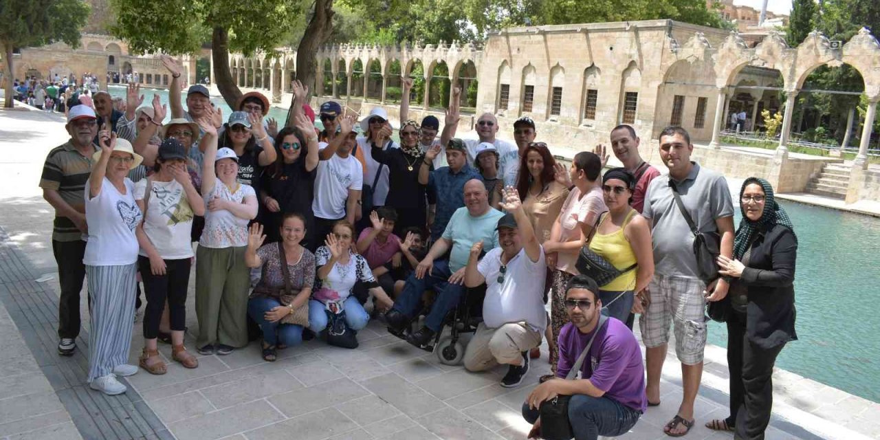 Başkan Çalkaya: “Engelleri sevgiyle aşıyoruz”