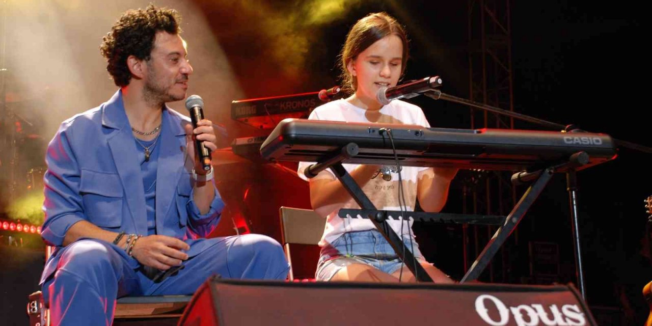 Buray ve Ameliya’dan duygulandıran düet