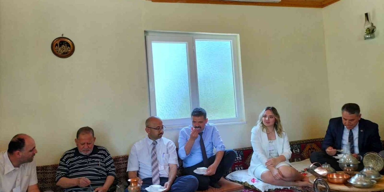 Köyceğiz Zeytinalanı Ortaokulu’nda, Köy Odası geleneği yaşatılıyor