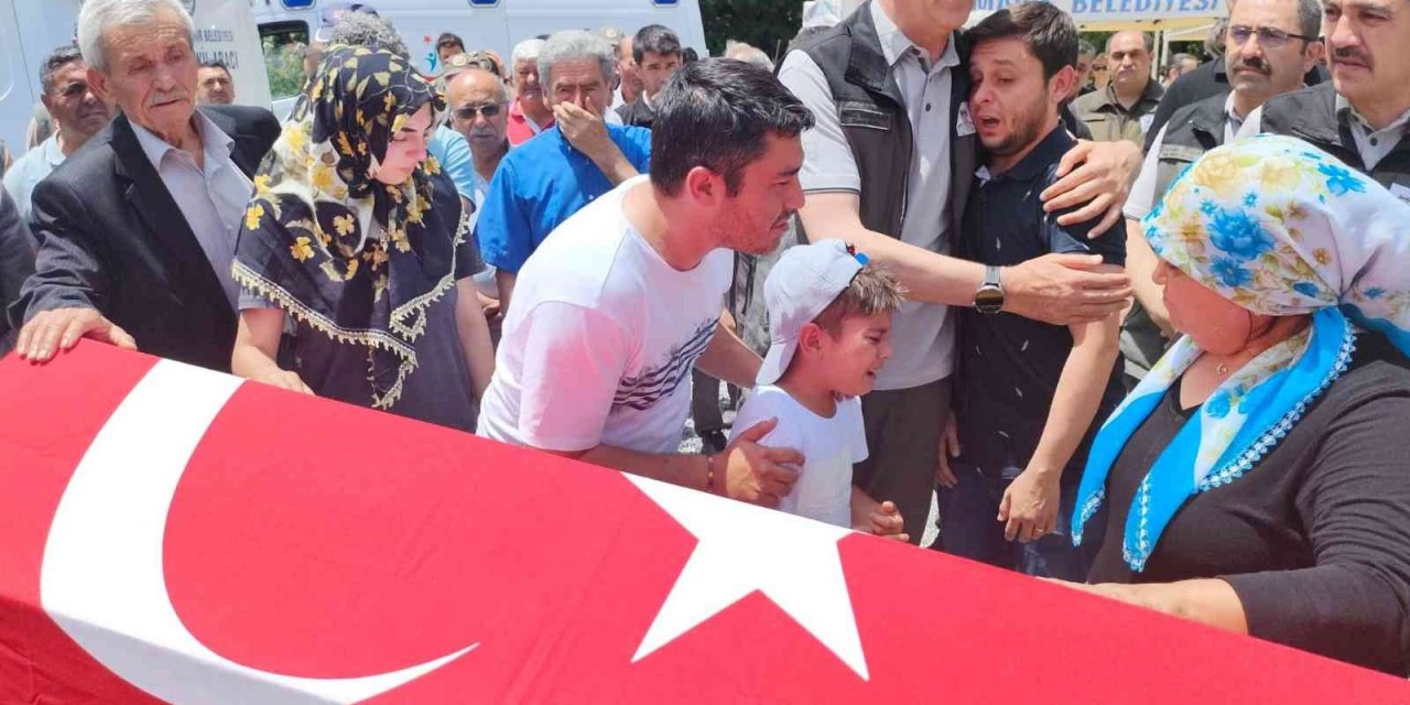 Şehit ormancının oğlu: "Babamdan aldığım bayrağı gururla taşıyacağım"